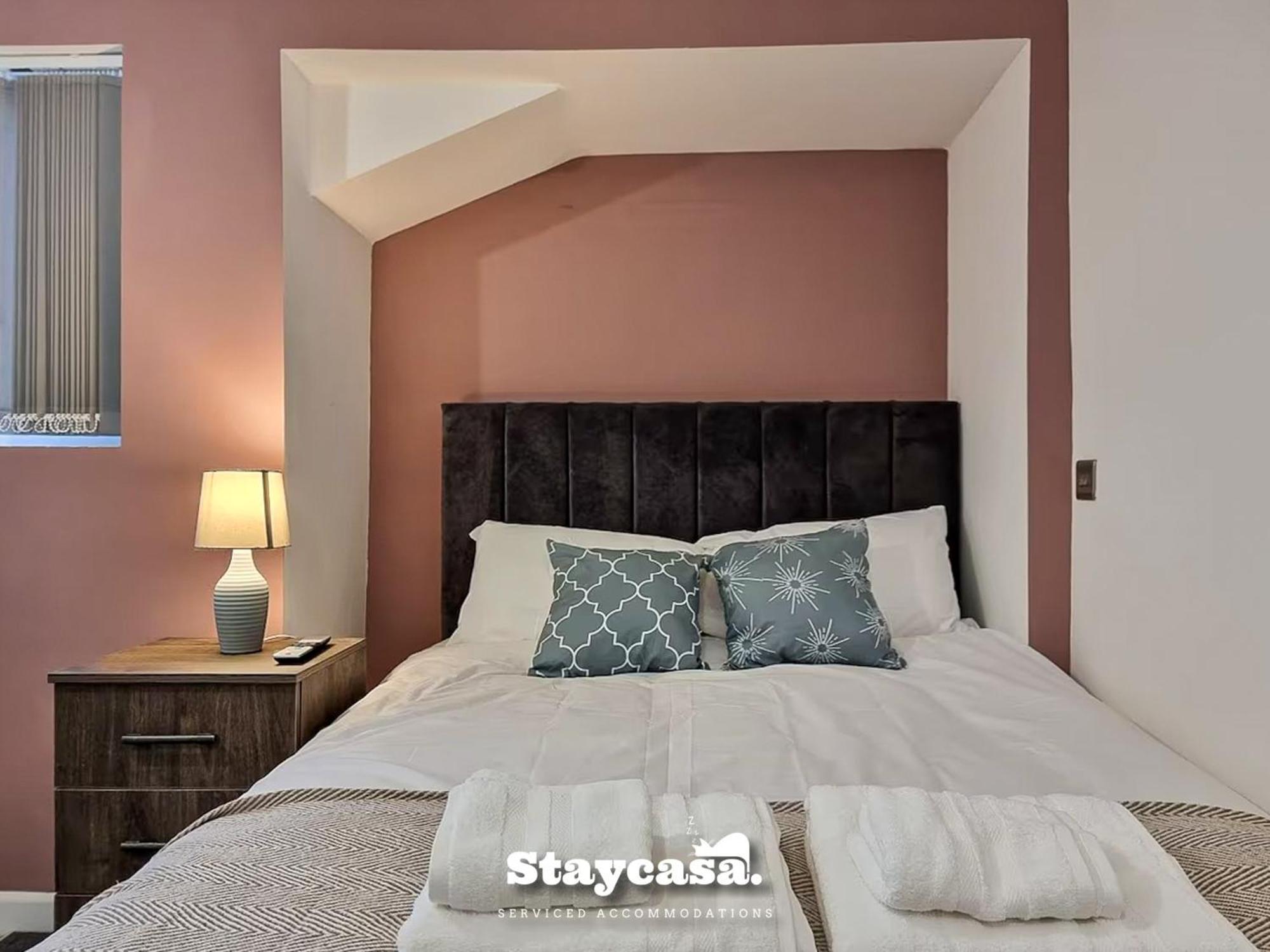 Delightful Spacious Haven With Large Driveway แมนเชสเตอร์ ภายนอก รูปภาพ