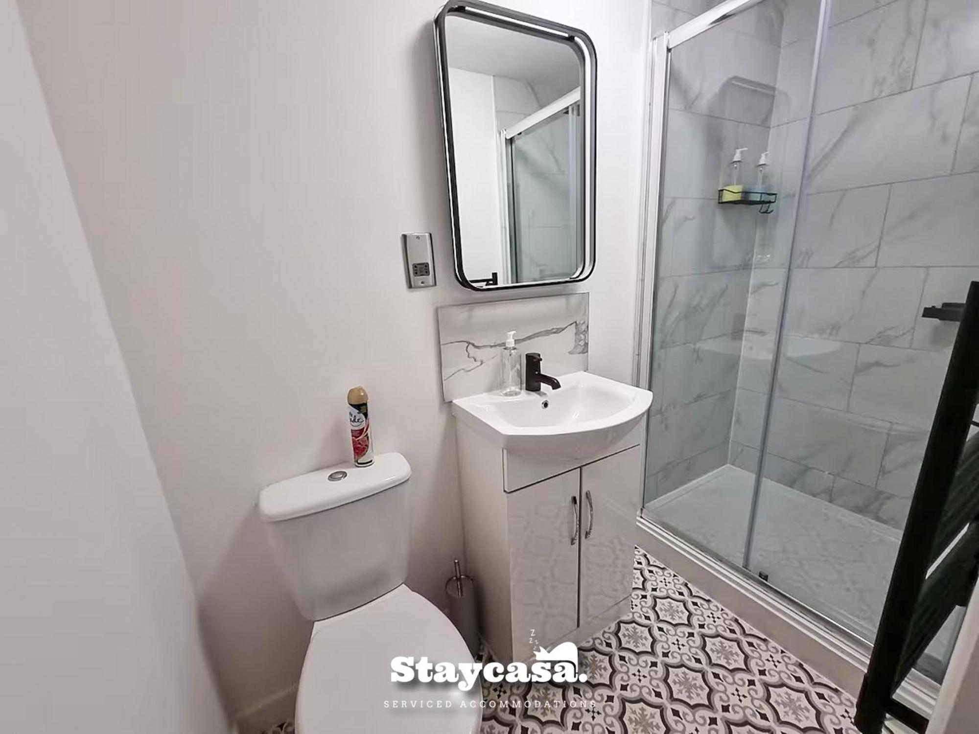 Delightful Spacious Haven With Large Driveway แมนเชสเตอร์ ภายนอก รูปภาพ